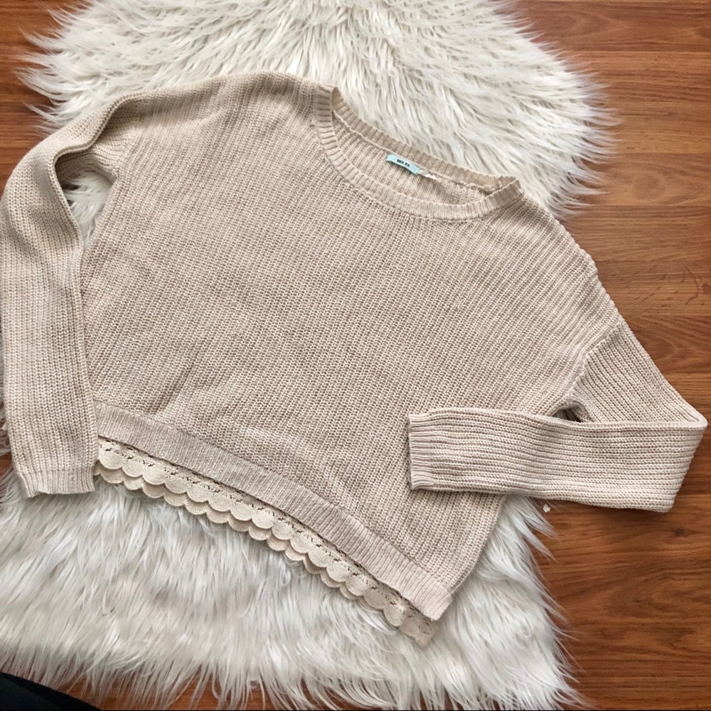 Beige and white sweater with lace bottom